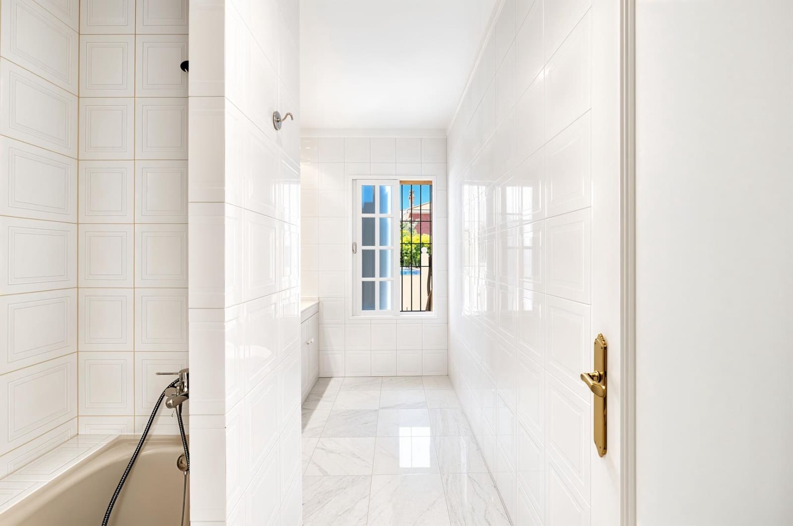 5 slaapkamer Villa te koop in Novo Sancti Petri met zwembad - € 1.200.000 (Ref: 9945930)