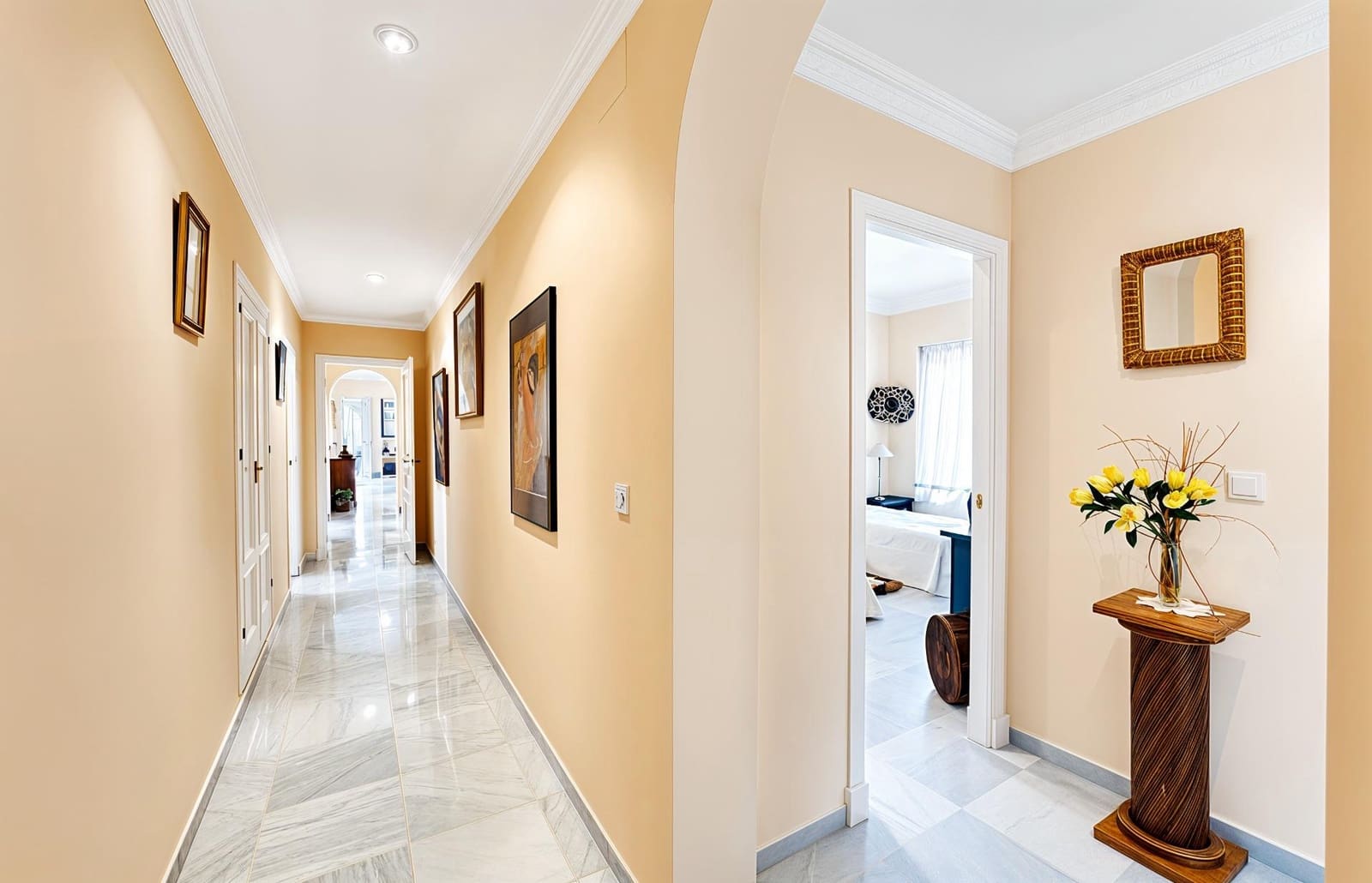 5 slaapkamer Villa te koop in Novo Sancti Petri met zwembad - € 1.200.000 (Ref: 9945930)