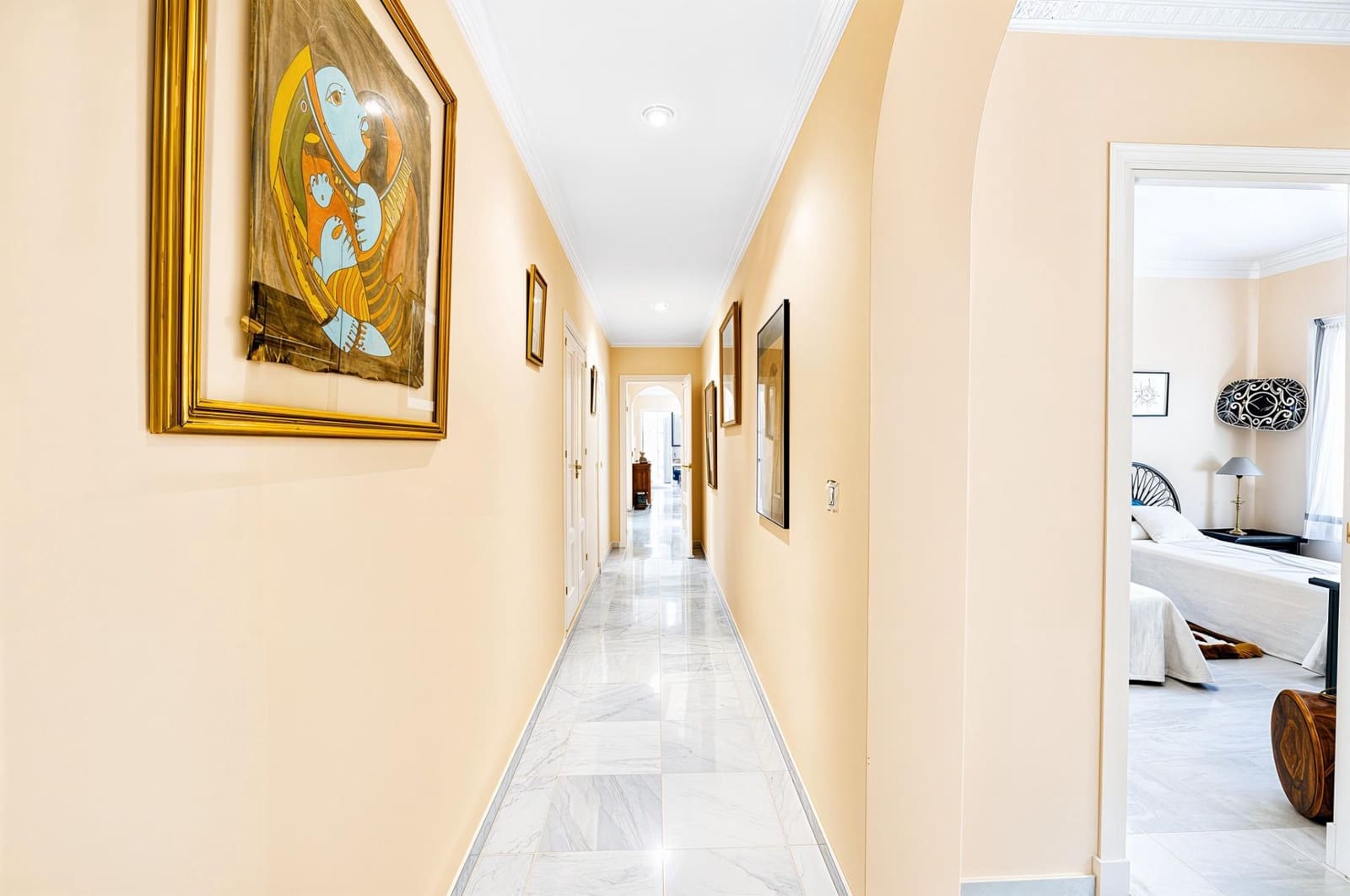 5 slaapkamer Villa te koop in Novo Sancti Petri met zwembad - € 1.200.000 (Ref: 9945930)