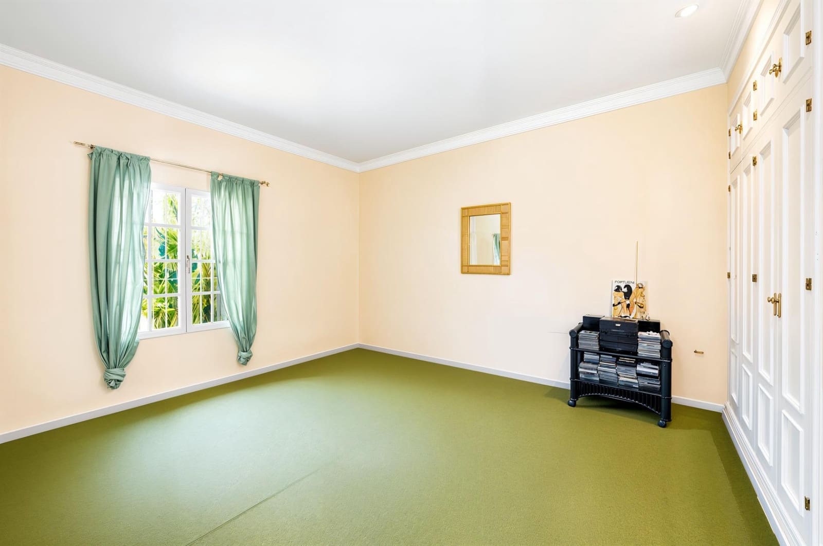 5 slaapkamer Villa te koop in Novo Sancti Petri met zwembad - € 1.200.000 (Ref: 9945930)
