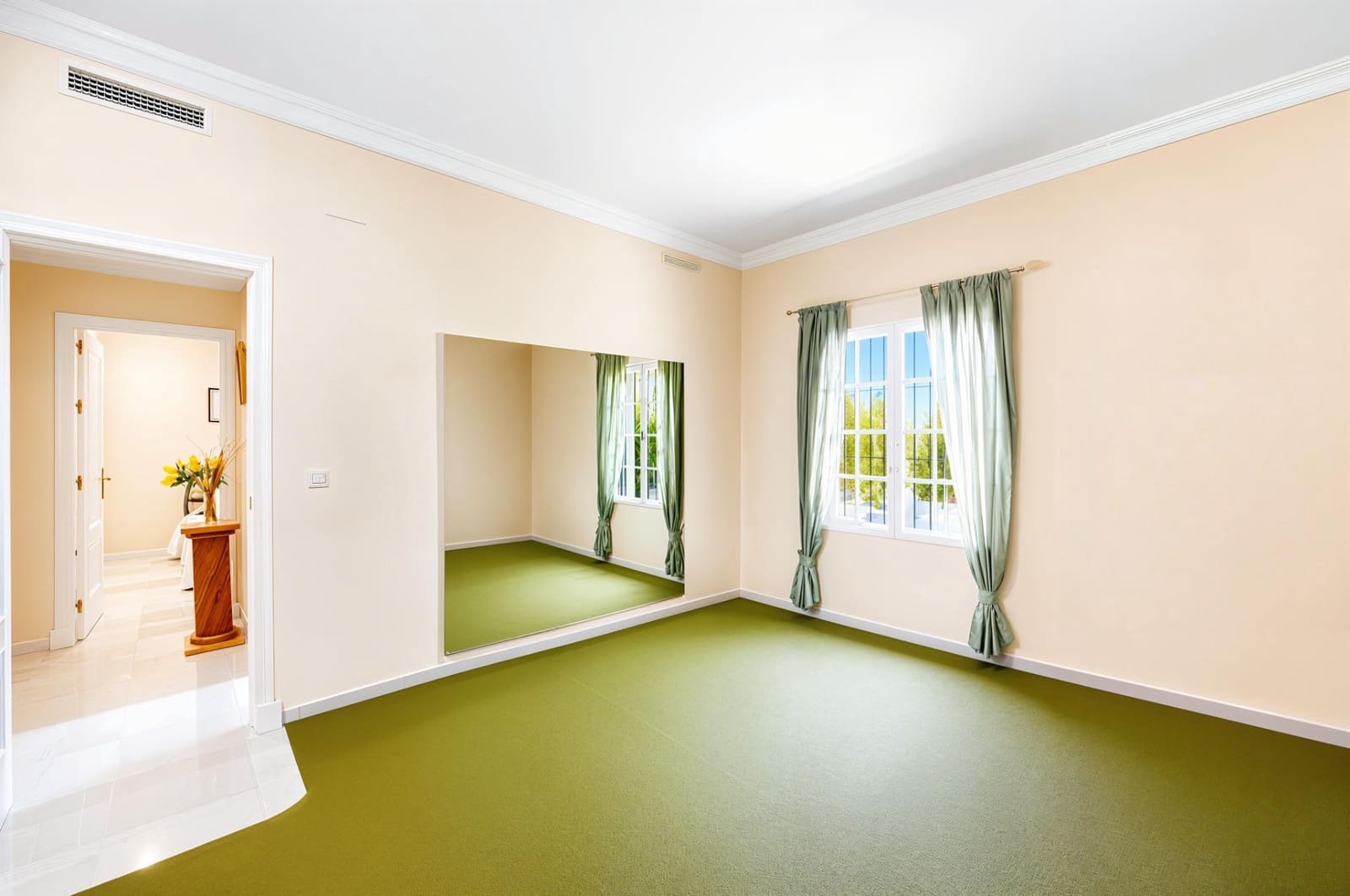 5 slaapkamer Villa te koop in Novo Sancti Petri met zwembad - € 1.200.000 (Ref: 9945930)