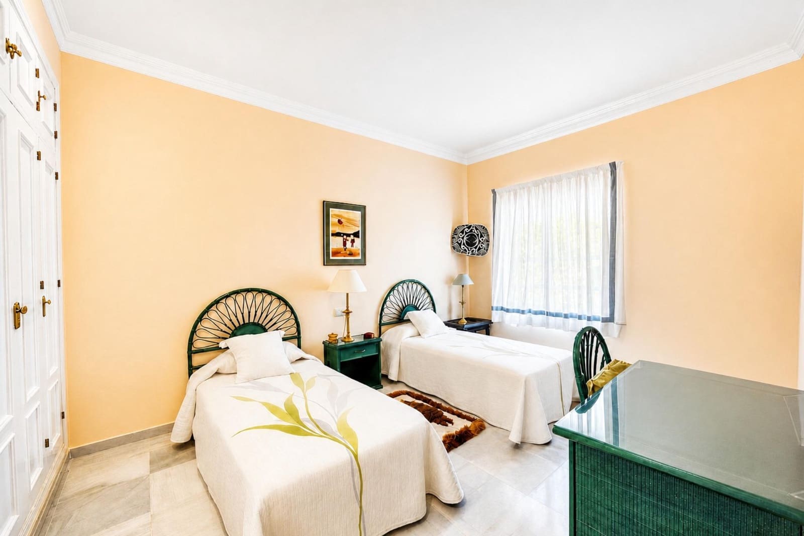 5 slaapkamer Villa te koop in Novo Sancti Petri met zwembad - € 1.200.000 (Ref: 9945930)