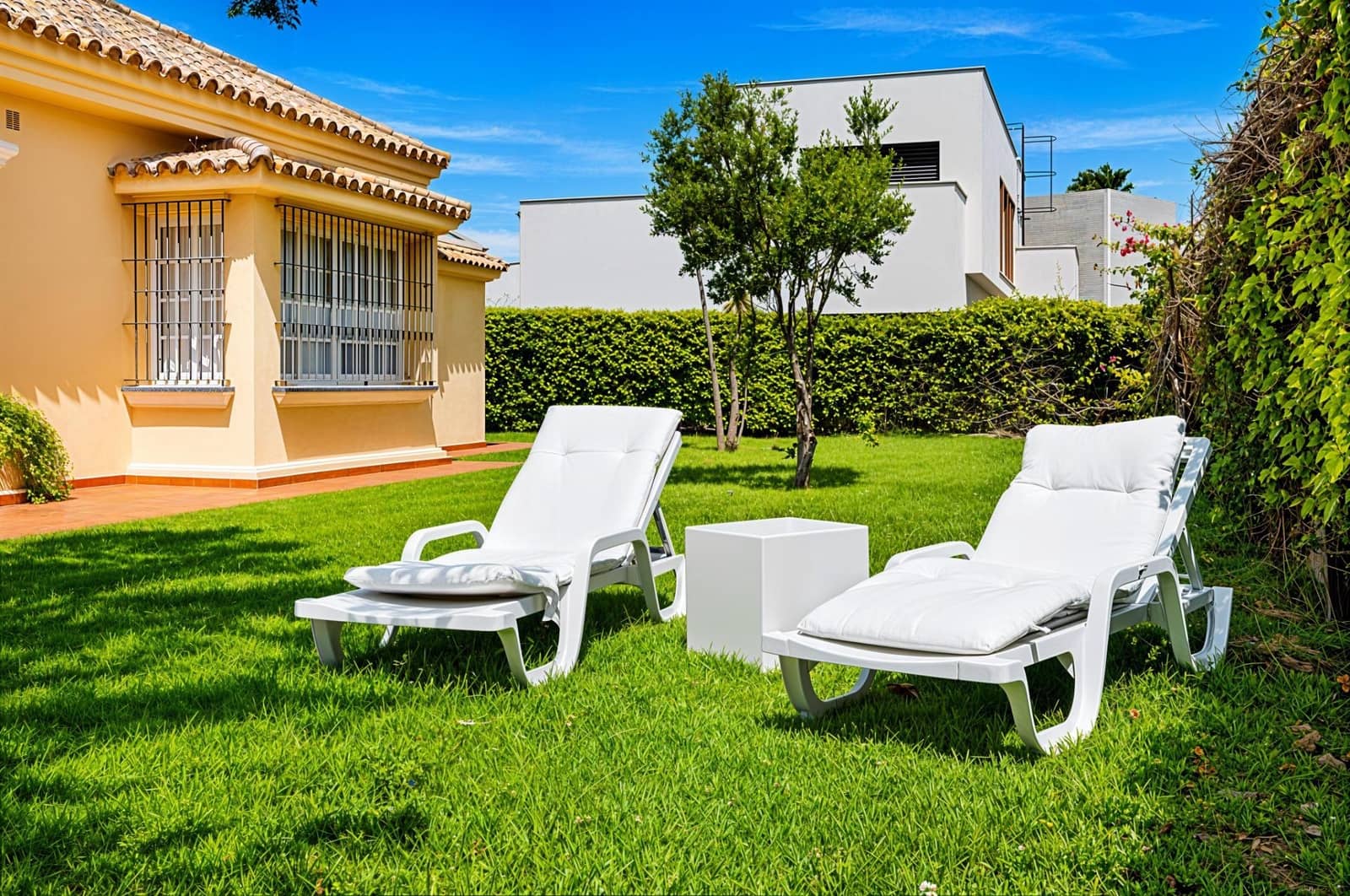 5 slaapkamer Villa te koop in Novo Sancti Petri met zwembad - € 1.200.000 (Ref: 9945930)