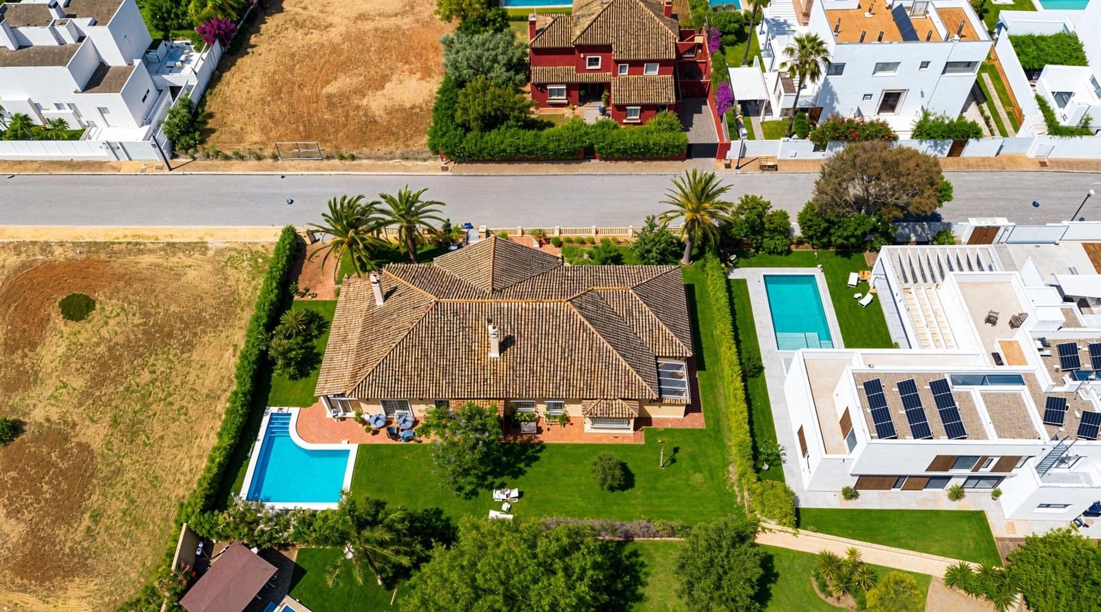 5 slaapkamer Villa te koop in Novo Sancti Petri met zwembad - € 1.200.000 (Ref: 9945930)