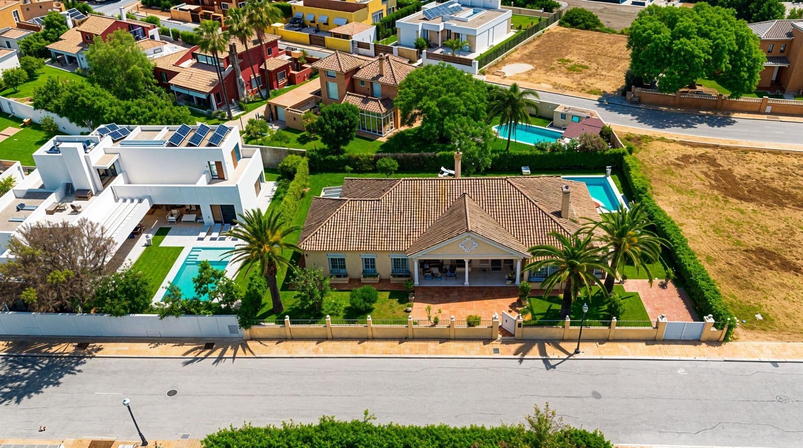 5 slaapkamer Villa te koop in Novo Sancti Petri met zwembad - € 1.200.000 (Ref: 9945930)