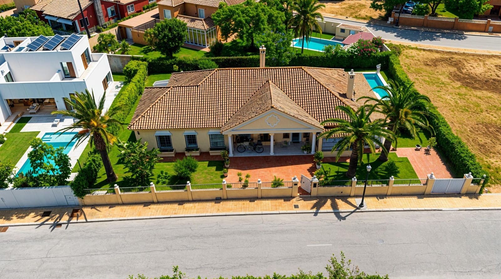 5 slaapkamer Villa te koop in Novo Sancti Petri met zwembad - € 1.200.000 (Ref: 9945930)