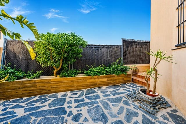3 makuuhuone Rivitalo myytävänä paikassa Chiclana de la Frontera - 285 000 € (Ref: 9959965)