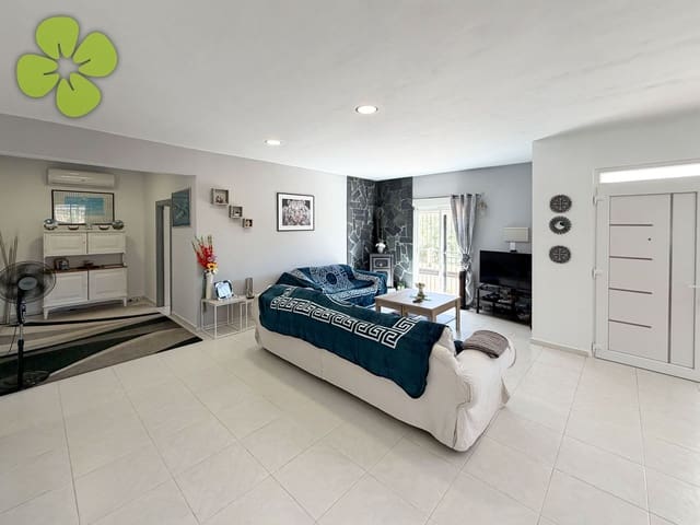 3 Zimmer Villa zu verkaufen in Líjar mit Pool - 245.000 € (Ref: 10008046)