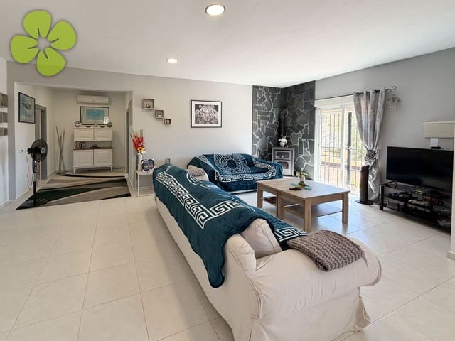 3 Zimmer Villa zu verkaufen in Líjar mit Pool - 245.000 € (Ref: 10008046)