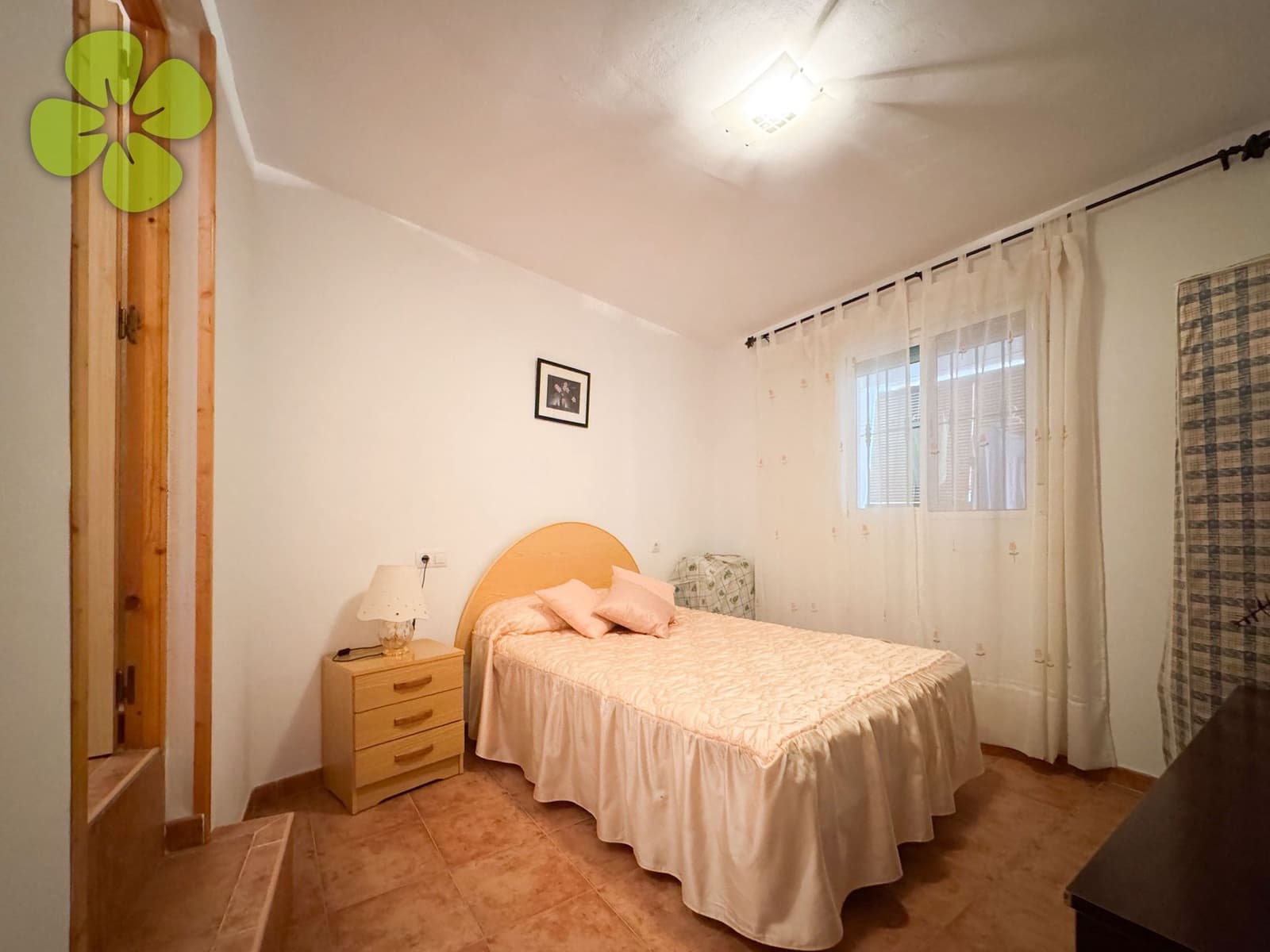 8 bedroom Townhouse for sale in Sierro - € 109,000 (Ref: 10031055)