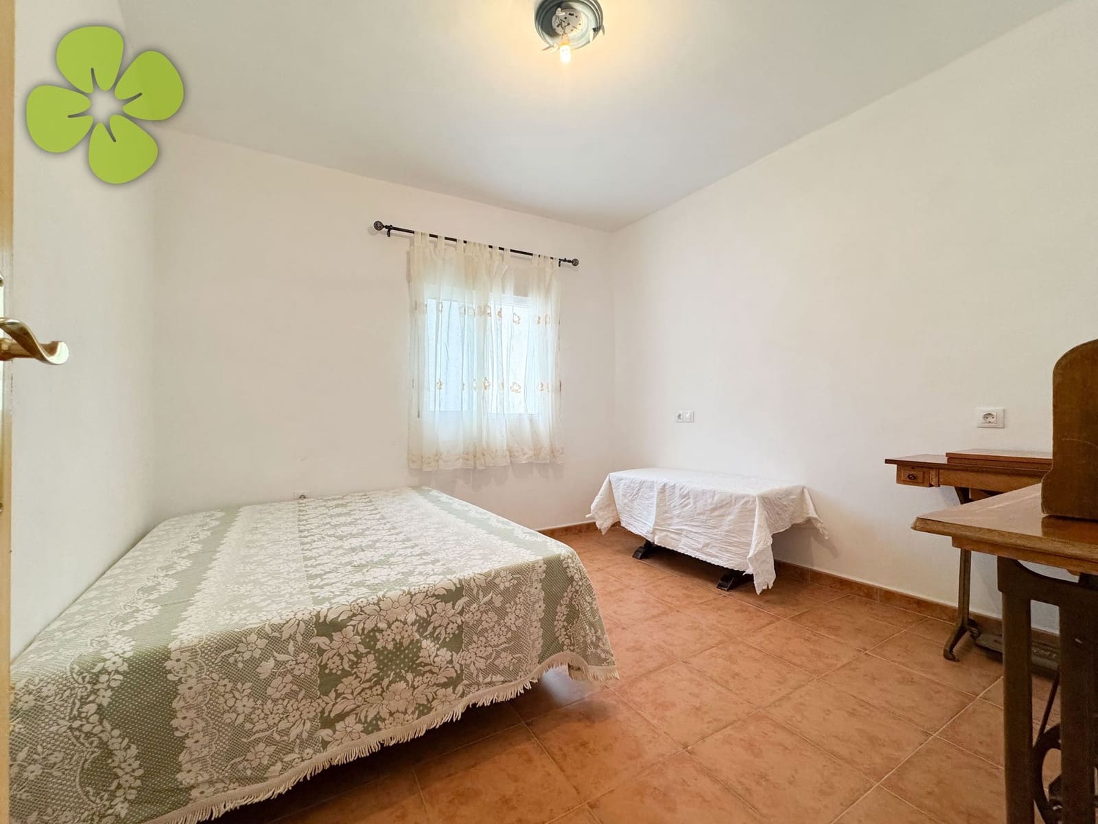 8 bedroom Townhouse for sale in Sierro - € 109,000 (Ref: 10031055)