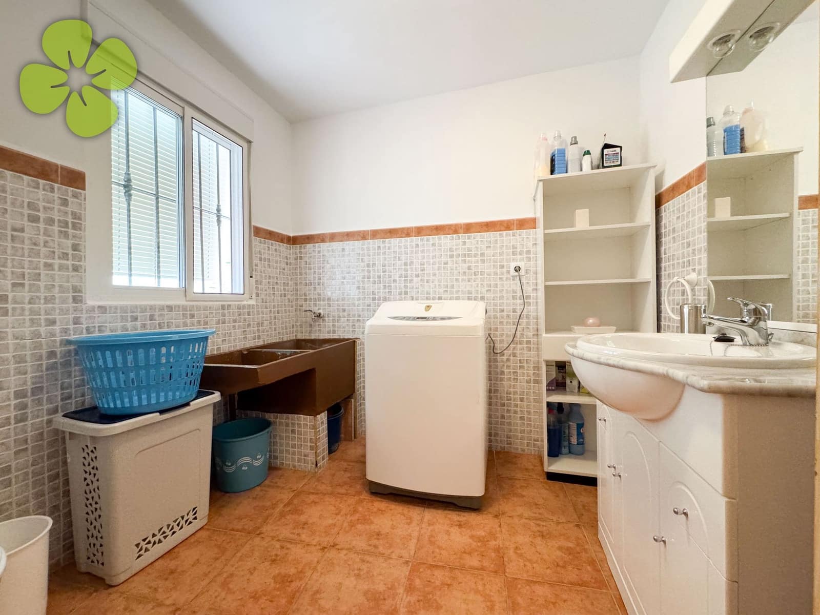 8 bedroom Townhouse for sale in Sierro - € 109,000 (Ref: 10031055)