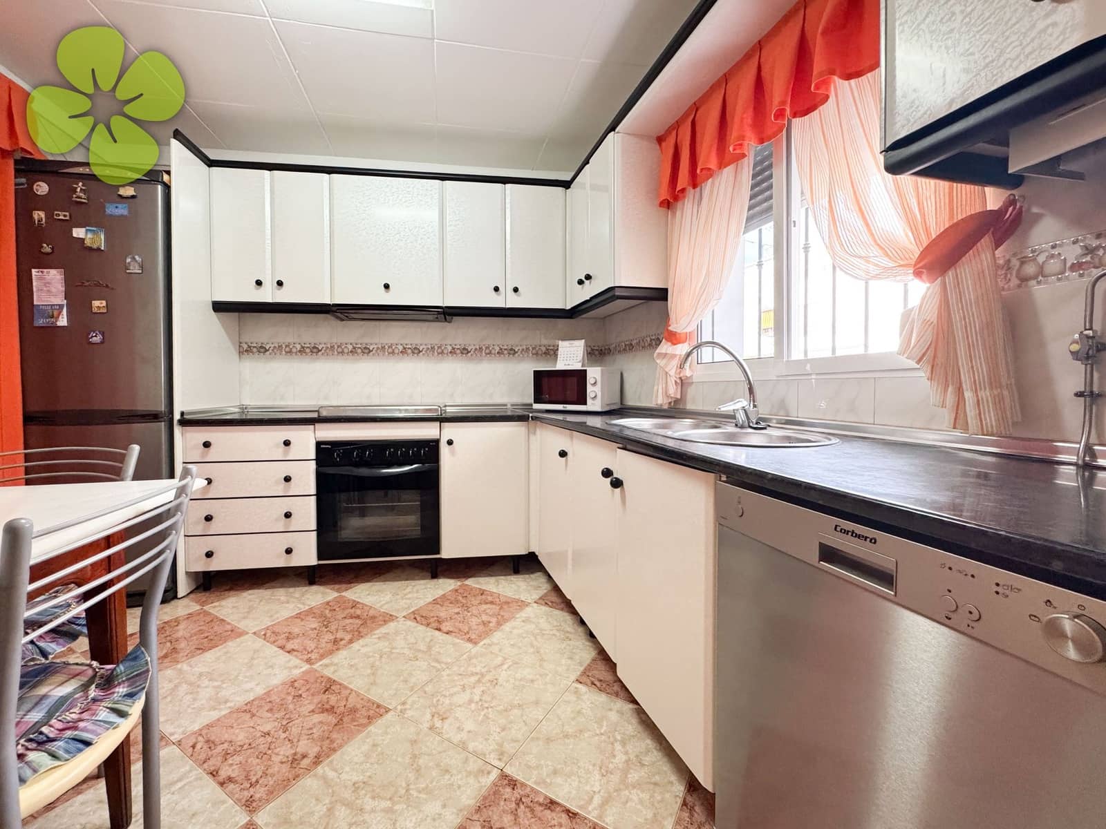 8 bedroom Townhouse for sale in Sierro - € 109,000 (Ref: 10031055)