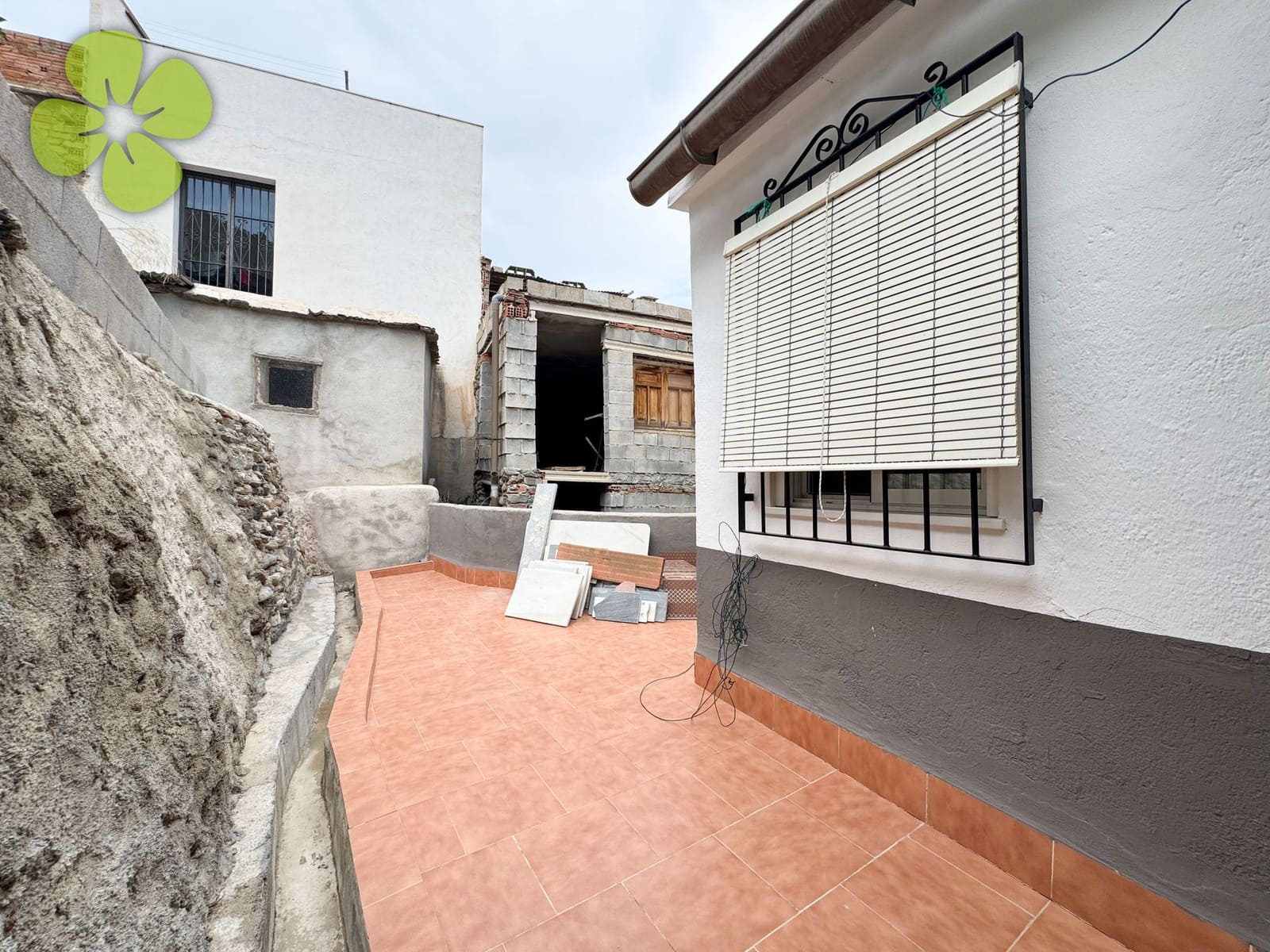 8 bedroom Townhouse for sale in Sierro - € 109,000 (Ref: 10031055)