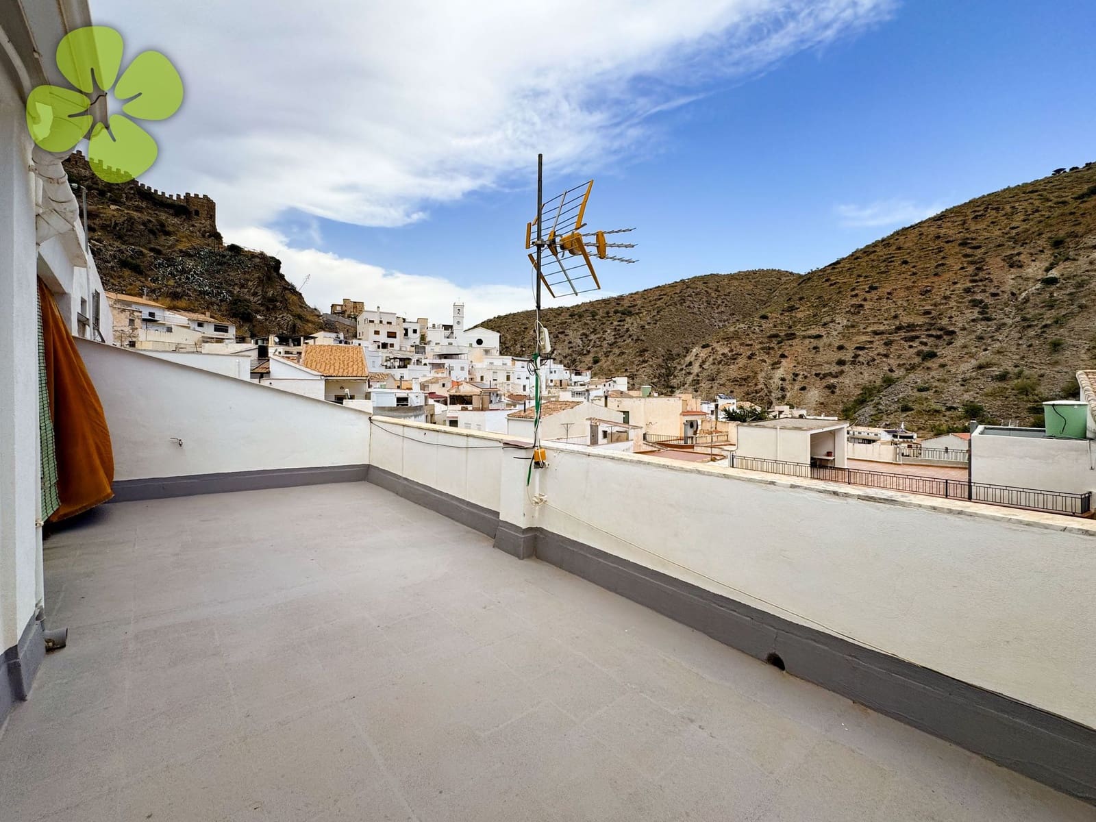 8 bedroom Townhouse for sale in Sierro - € 109,000 (Ref: 10031055)