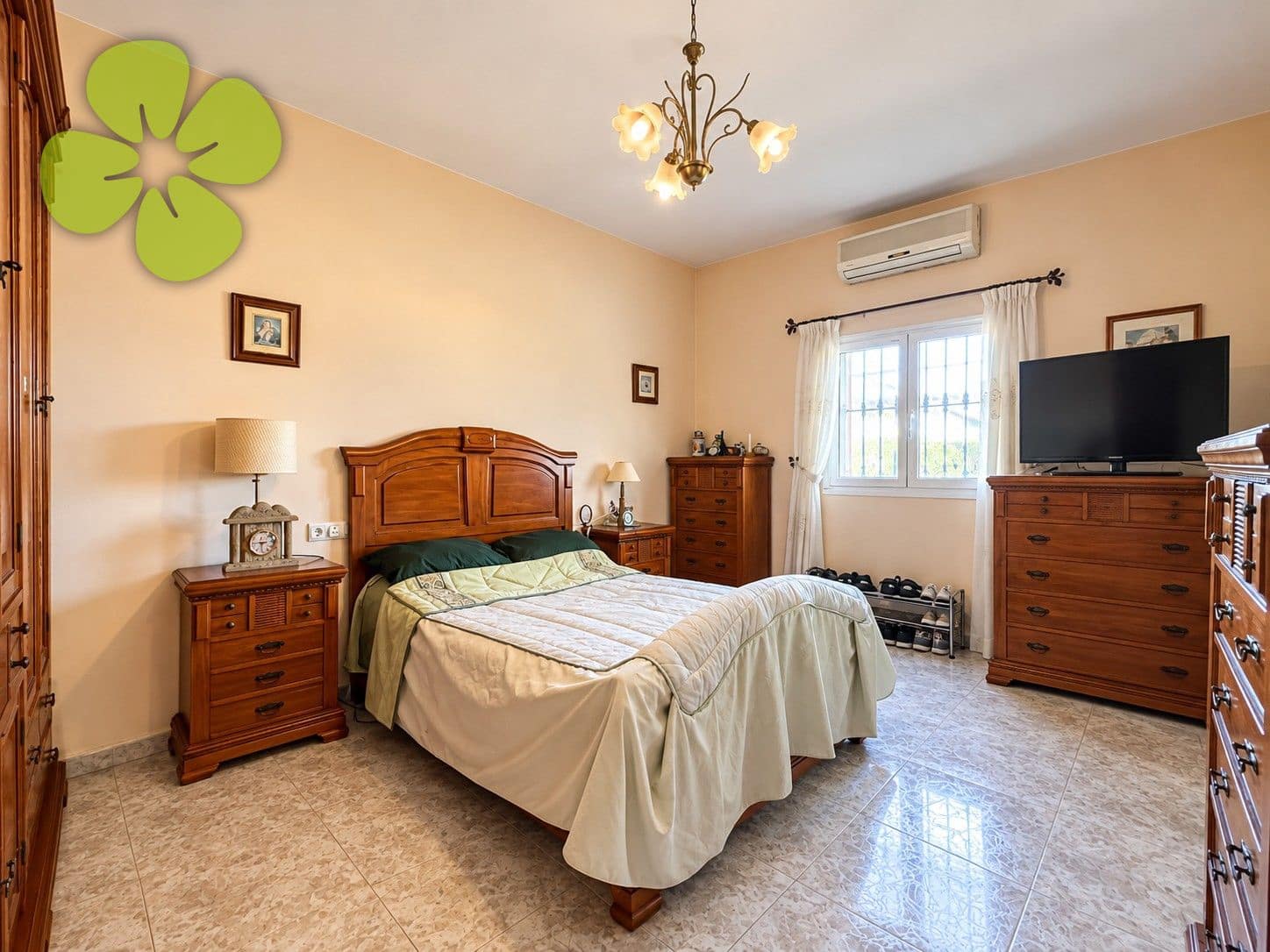 Chalet de 4 habitaciones en Arboleas en venta con piscina - 275.000 € (Ref: 10080020)