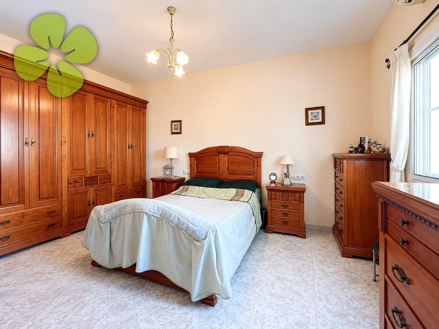 Chalet de 4 habitaciones en Arboleas en venta con piscina - 275.000 € (Ref: 10080020)