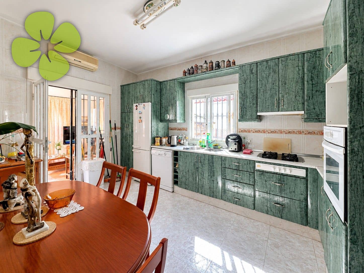 Chalet de 4 habitaciones en Arboleas en venta con piscina - 275.000 € (Ref: 10080020)