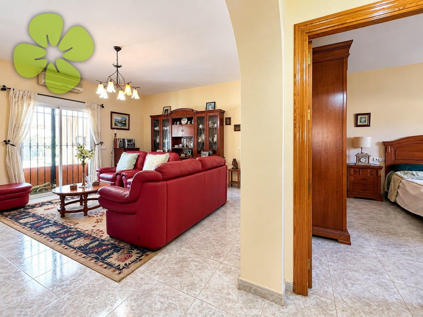 Chalet de 4 habitaciones en Arboleas en venta con piscina - 275.000 € (Ref: 10080020)
