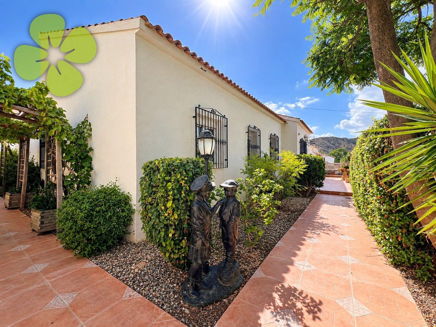 Chalet de 4 habitaciones en Arboleas en venta con piscina - 275.000 € (Ref: 10080020)