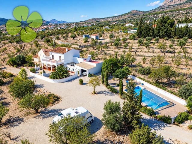 4 soveværelse Finca/Landehus til salg i Vélez-Rubio med swimmingpool garage - € 289.000 (Ref: 10103617)