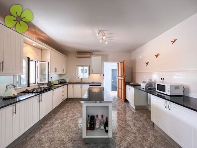 4 soverom Villa til salgs i Oria med svømmebasseng garasje - € 260 000 (Ref: 10136488)