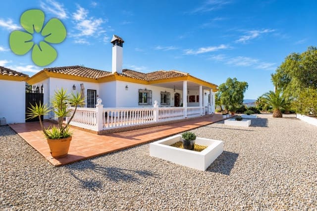Chalet de 3 habitaciones en Albox en venta con piscina garaje - 395.000 € (Ref: 10181022)