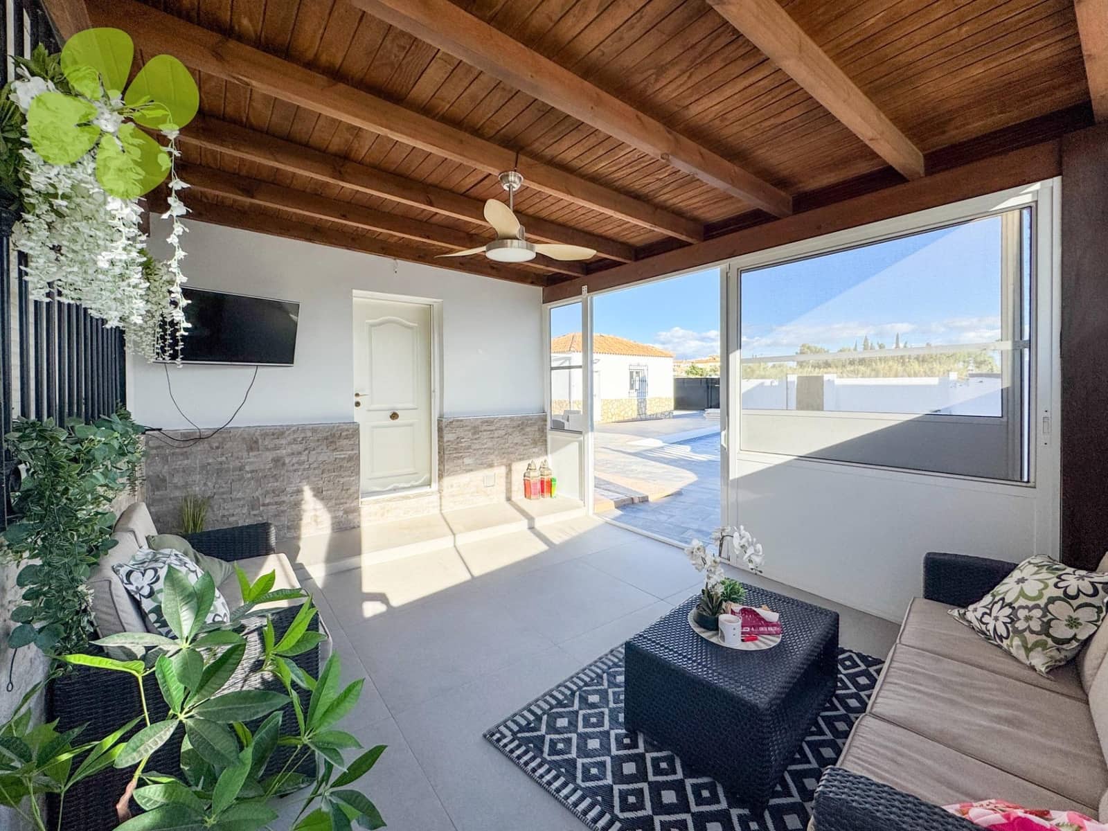 4 bedroom Villa for sale in Arboleas with pool - € 375,000 (Ref: 9435970)