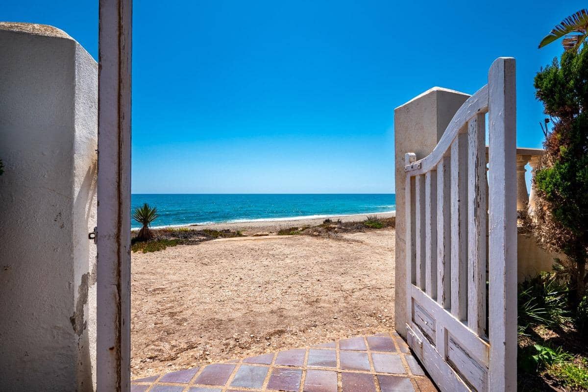 5 bedroom Villa for sale in Mojacar with pool - € 1,750,000 (Ref: 9543820)