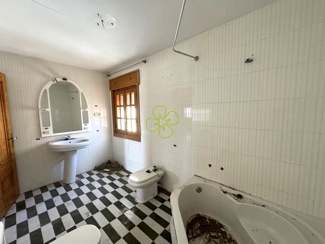 6 bedroom Villa for sale in Albox - € 220,000 (Ref: 9618209)