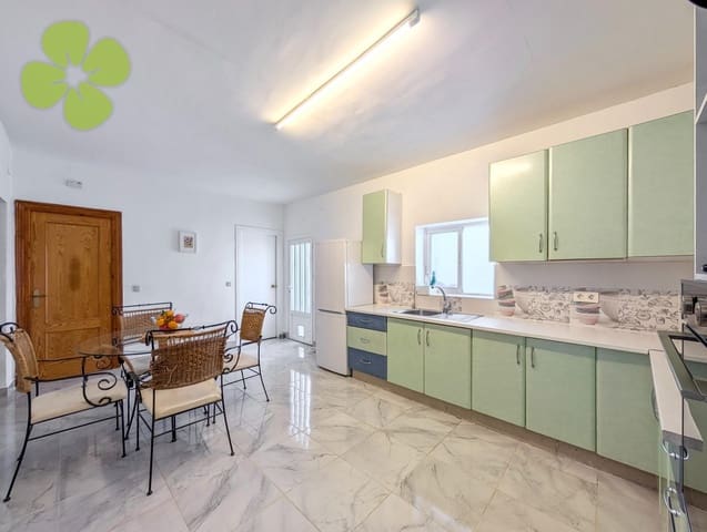 4 soveværelse Finca/Landehus til salg i Cantoria med swimmingpool - € 130.000 (Ref: 9618266)