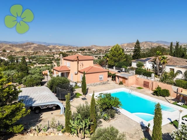 Chalet de 5 habitaciones en Albox en venta con piscina - 369.990 € (Ref: 9618297)