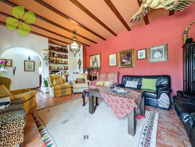 Chalet de 5 habitaciones en Albox en venta con piscina - 369.990 € (Ref: 9618297)