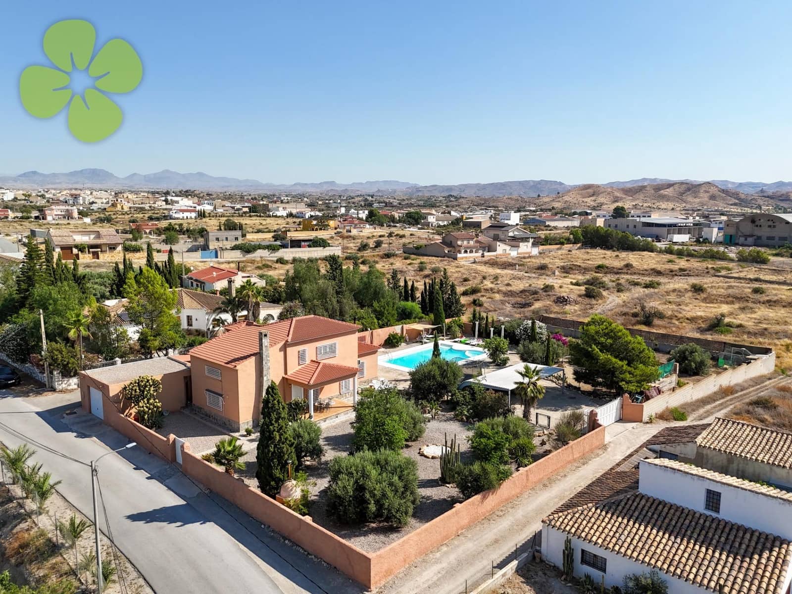 Chalet de 5 habitaciones en Albox en venta con piscina - 369.990 € (Ref: 9618297)