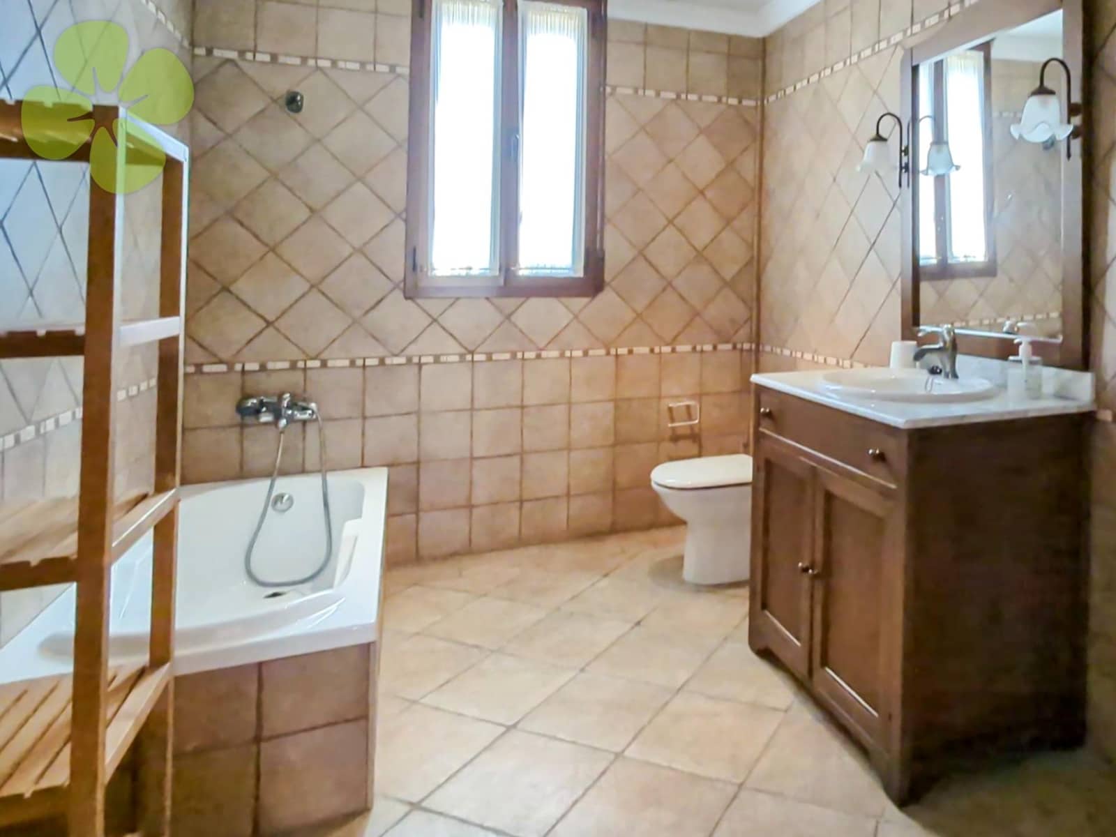 4 bedroom Villa for sale in Huercal-Overa - € 219,000 (Ref: 9618309)