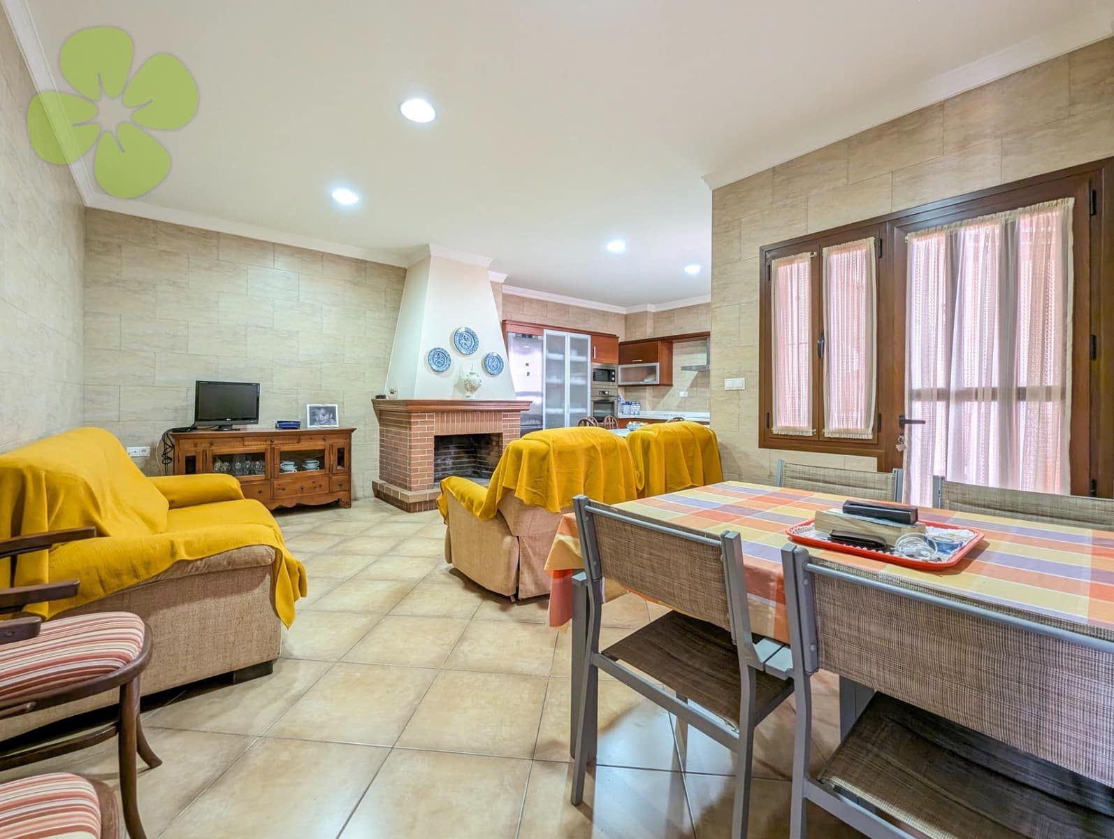 4 bedroom Villa for sale in Huercal-Overa - € 219,000 (Ref: 9618309)