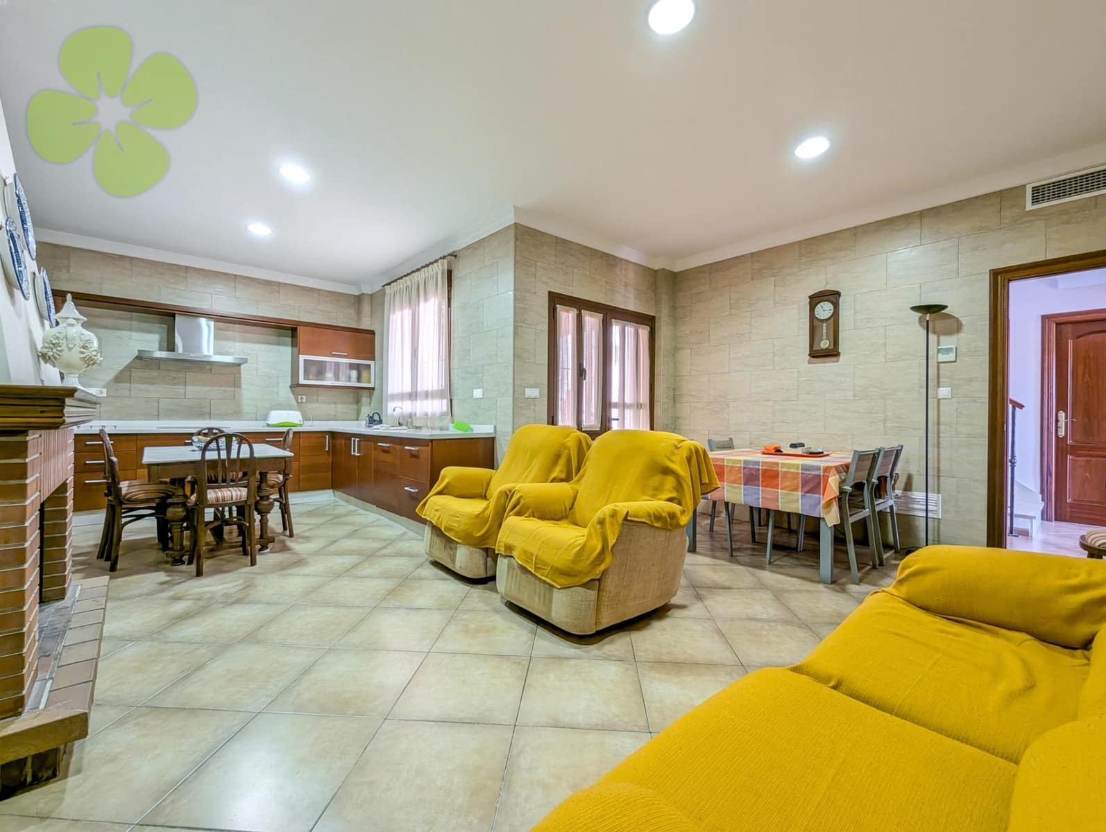 4 bedroom Villa for sale in Huercal-Overa - € 219,000 (Ref: 9618309)