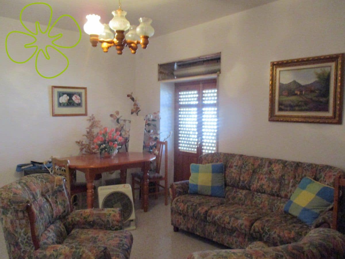 Casa de 7 habitaciones en Albox en venta - 126.500 € (Ref: 9618322)