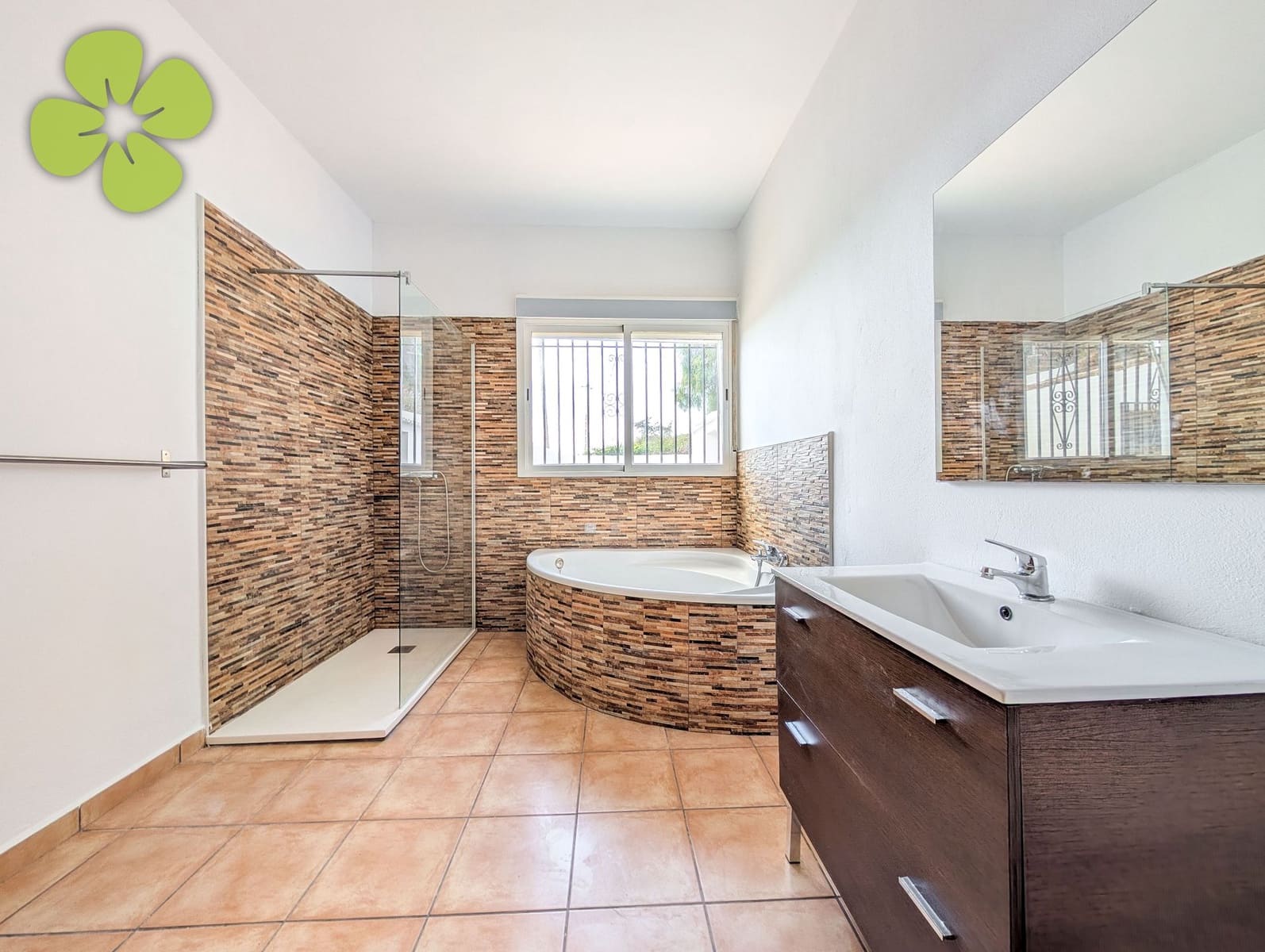 Chalet de 4 habitaciones en Albox en venta con piscina - 249.000 € (Ref: 9679245)