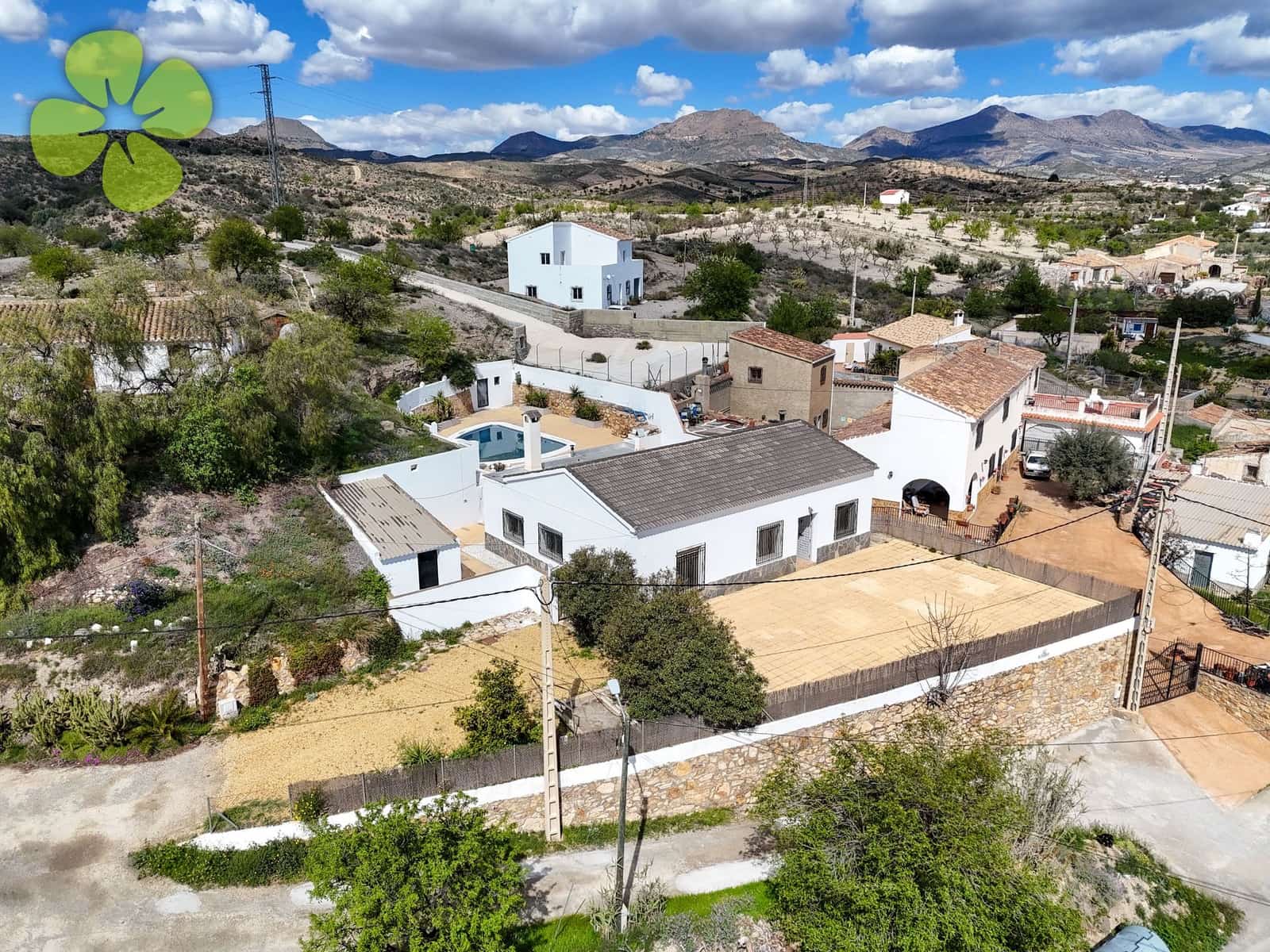 Chalet de 4 habitaciones en Albox en venta con piscina - 249.000 € (Ref: 9679245)