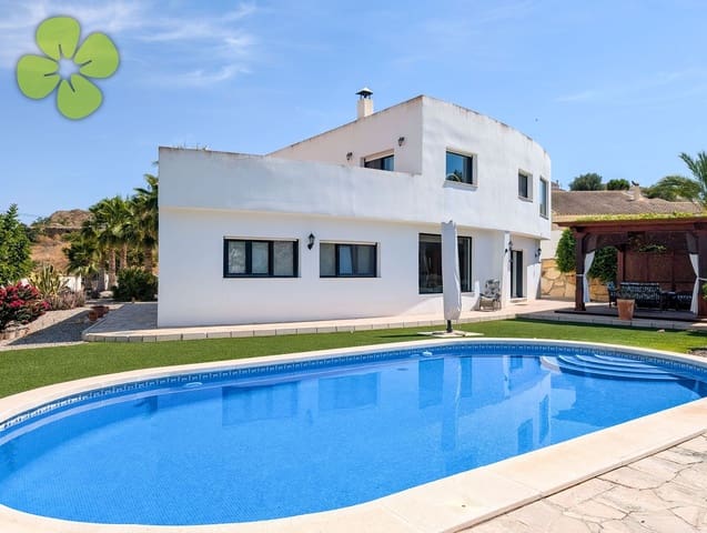 5 bedroom Villa for sale in Albanchez with pool - € 420,000 (Ref: 9978002)