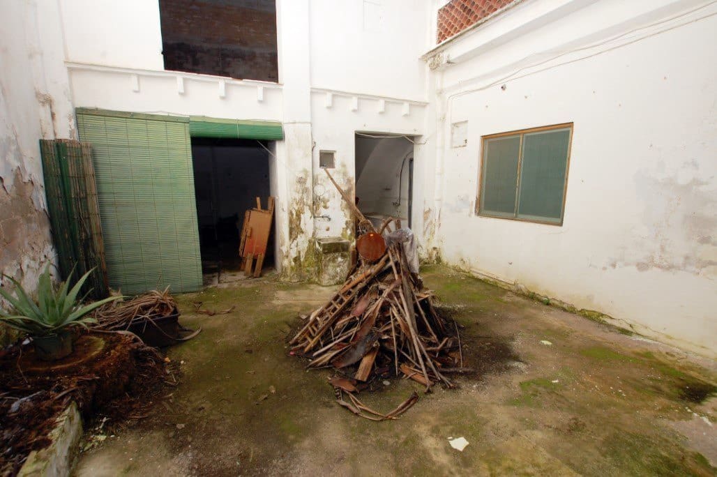 5 sypialnia Dom na sprzedaż w Pego z garażem - 230 000 € (Ref: 10004792)