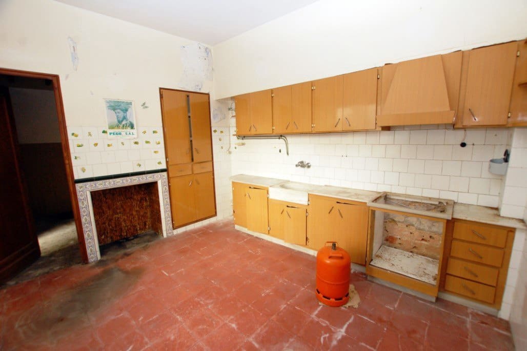 5 sypialnia Dom na sprzedaż w Pego z garażem - 230 000 € (Ref: 10004792)