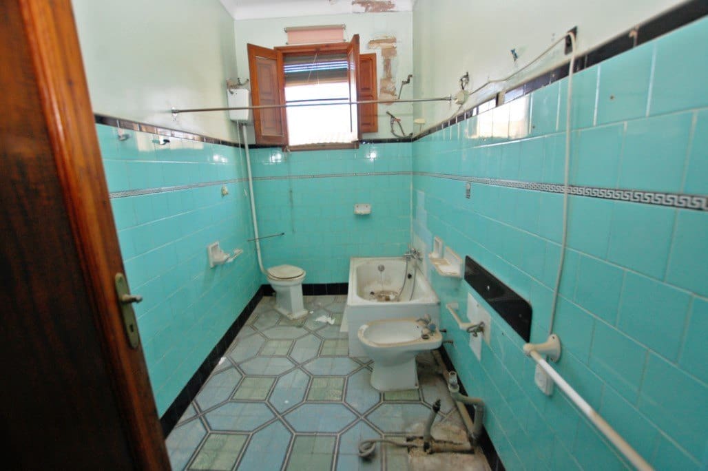 5 sypialnia Dom na sprzedaż w Pego z garażem - 230 000 € (Ref: 10004792)