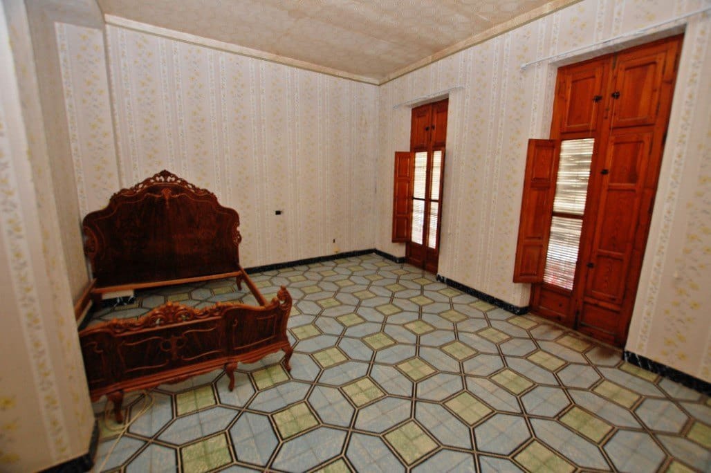 5 sypialnia Dom na sprzedaż w Pego z garażem - 230 000 € (Ref: 10004792)
