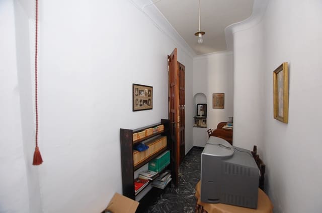 5 sypialnia Dom na sprzedaż w Pego z garażem - 261 000 € (Ref: 10004795)