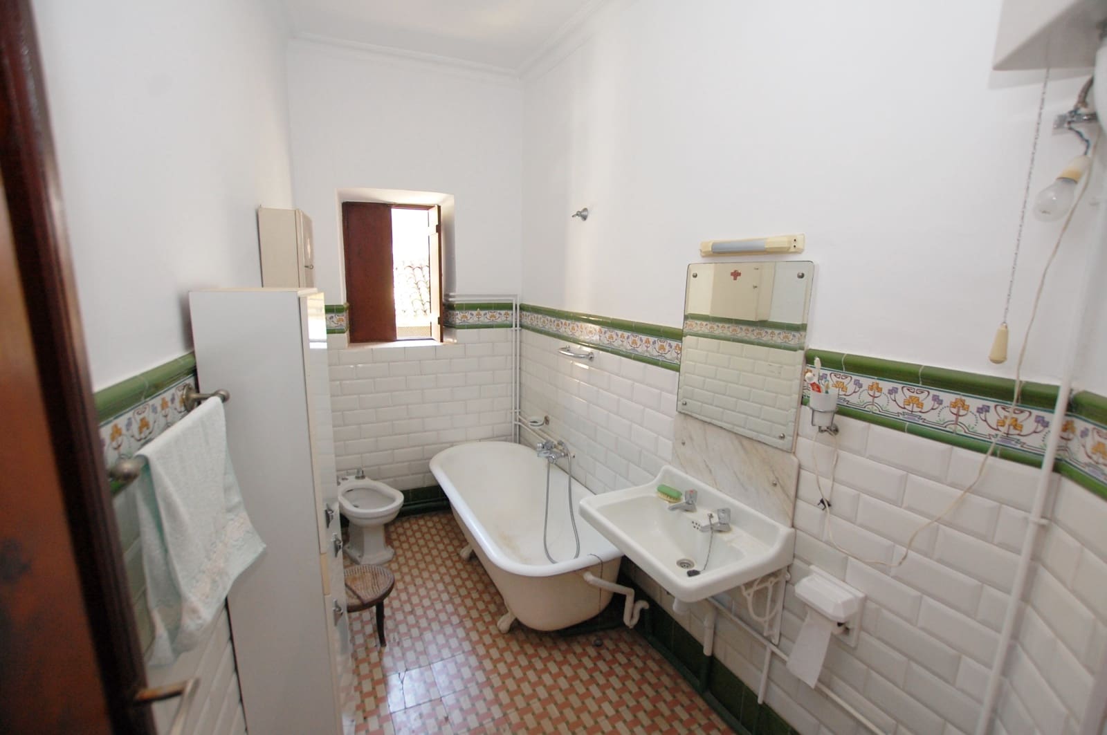 5 sypialnia Dom na sprzedaż w Pego z garażem - 261 000 € (Ref: 10004795)