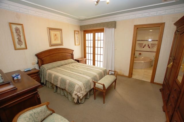 7 bedroom Villa for sale in Pego with garage - € 480,000 (Ref: 10004815)
