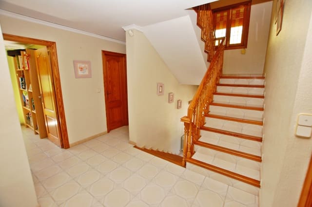 5 bedroom Villa for sale in Pego with pool garage - € 650,000 (Ref: 10004818)