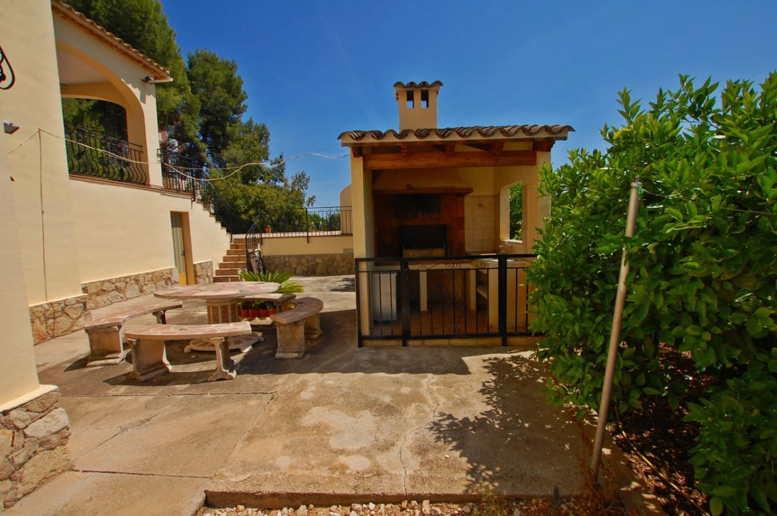 5 bedroom Villa for sale in Pego with pool garage - € 650,000 (Ref: 10004818)